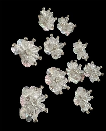 106 FLOWER APPLIQUE