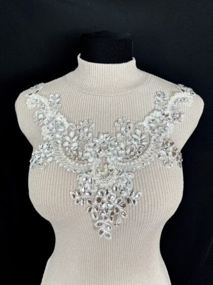 FARO NECKLINE APPLIQUE